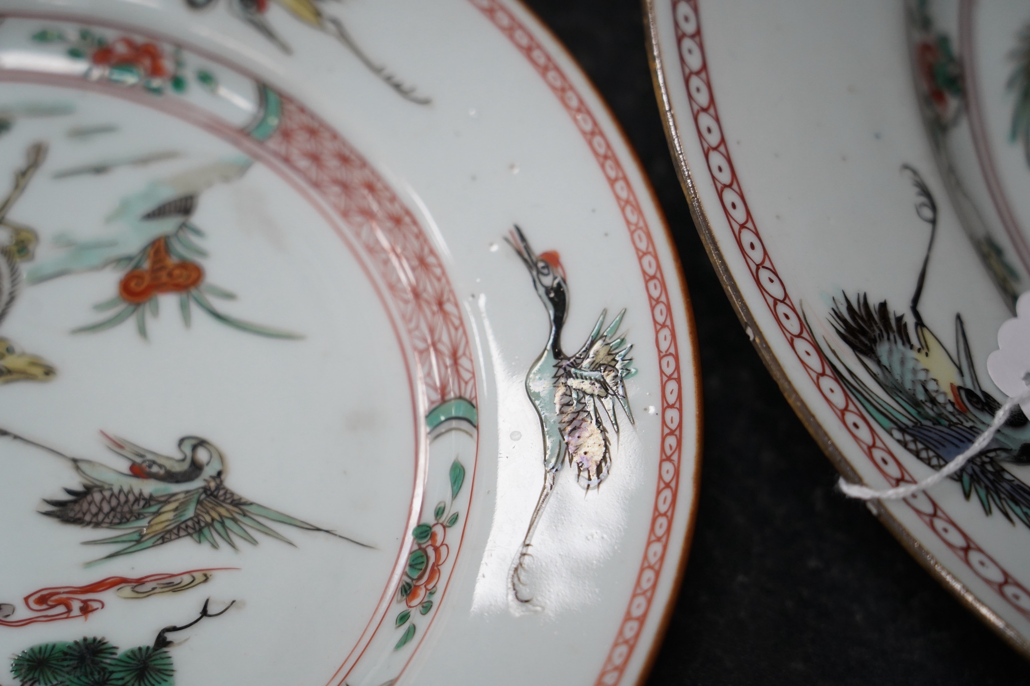 A Chinese famille verte ‘deer and crane’ dish and four matching plates, Kangxi period